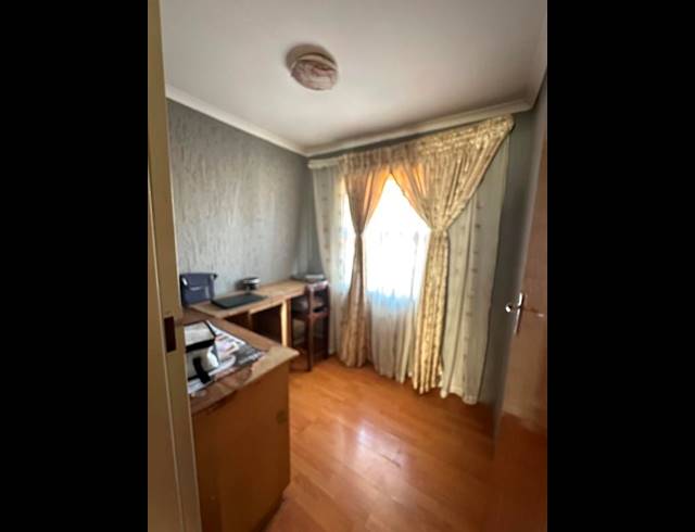 6 BEDROOM HOUSE FOR SALE IN SHARON PARK